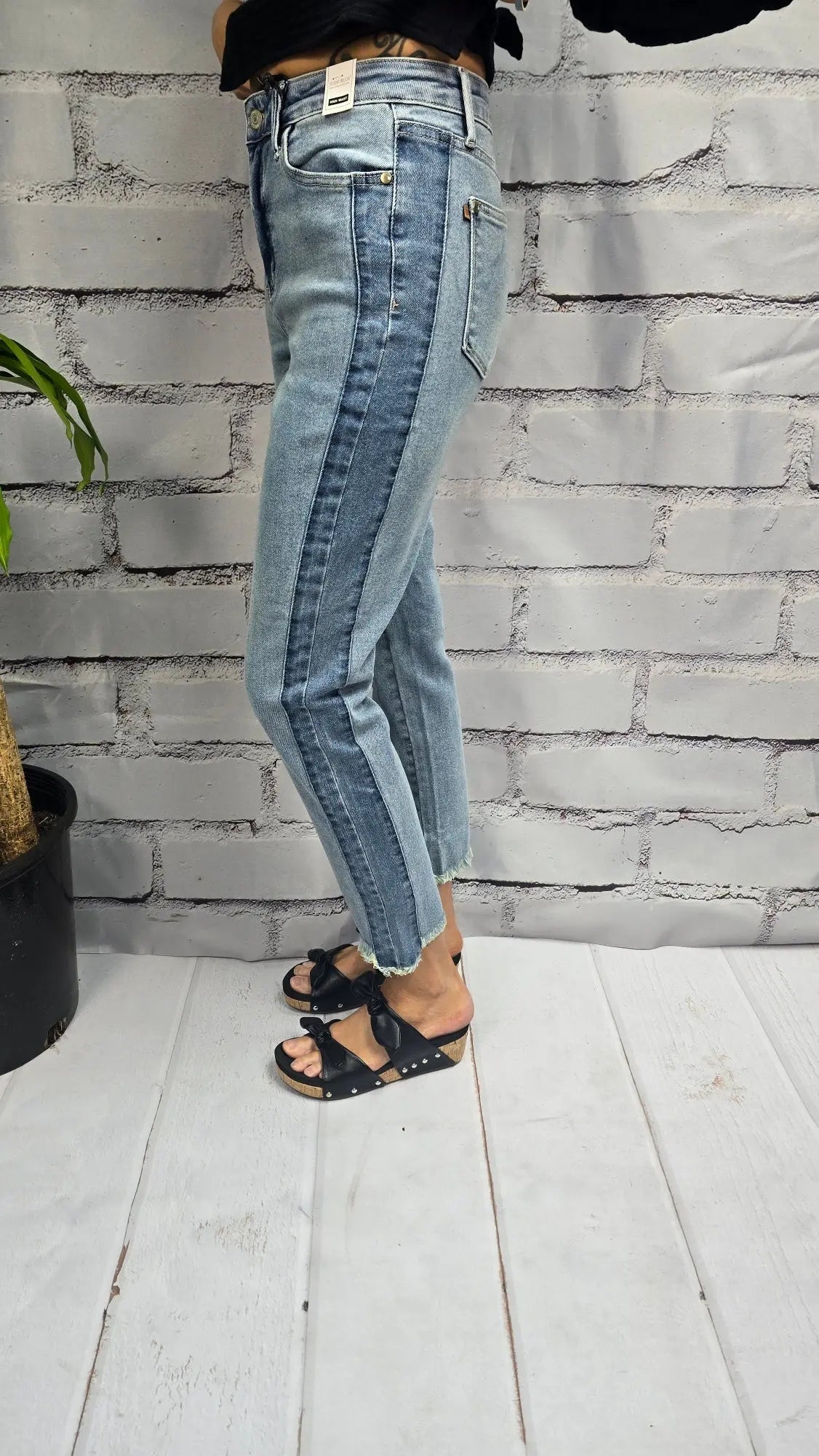 Sutton Slim Vintage Wash Side Panel Judy Blue
