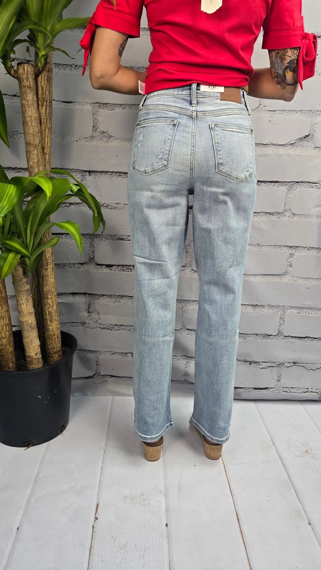 Julie HW LT. Wash Straight Leg Jeans Judy Blue