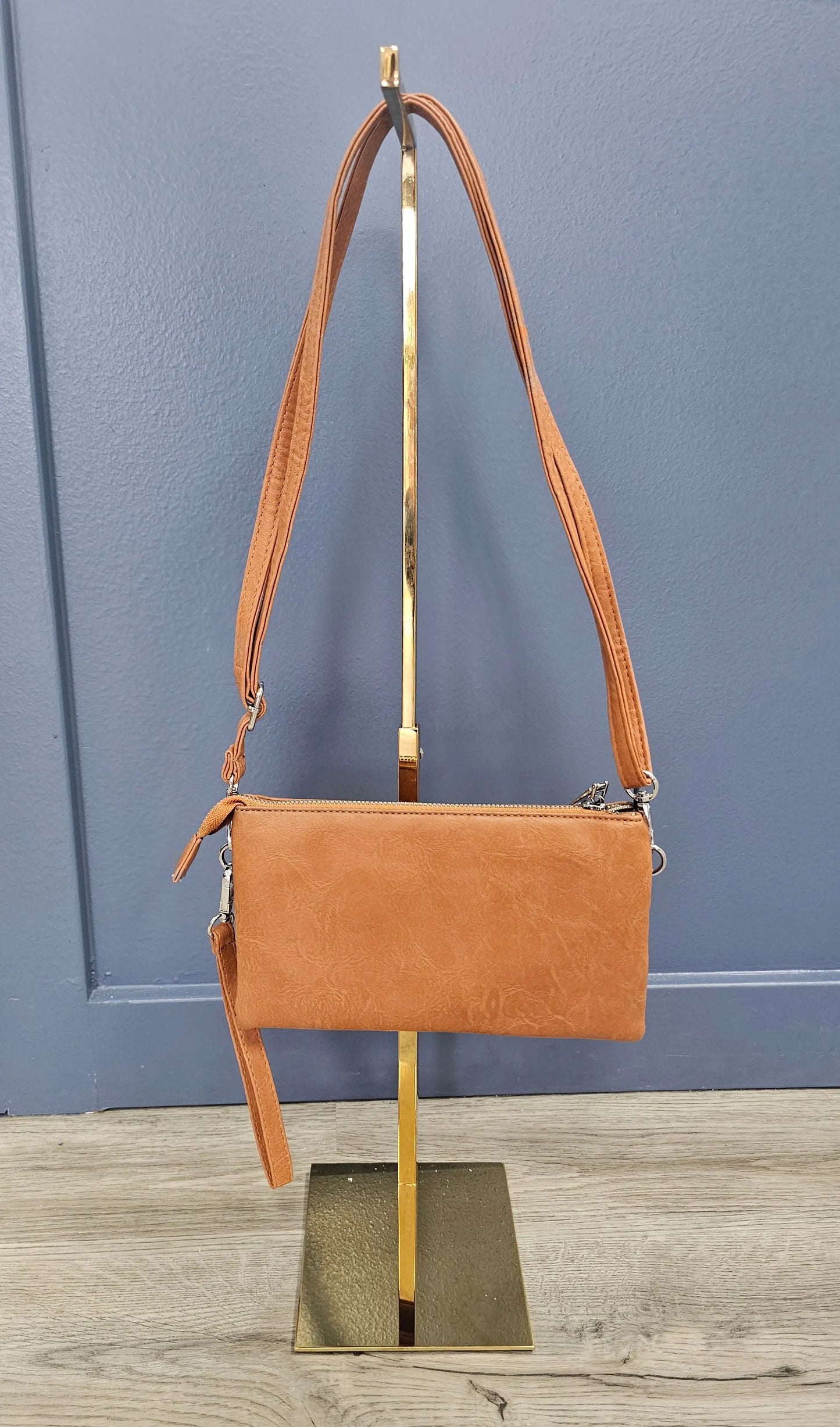 3 Pocket Crossbody dm merchandising