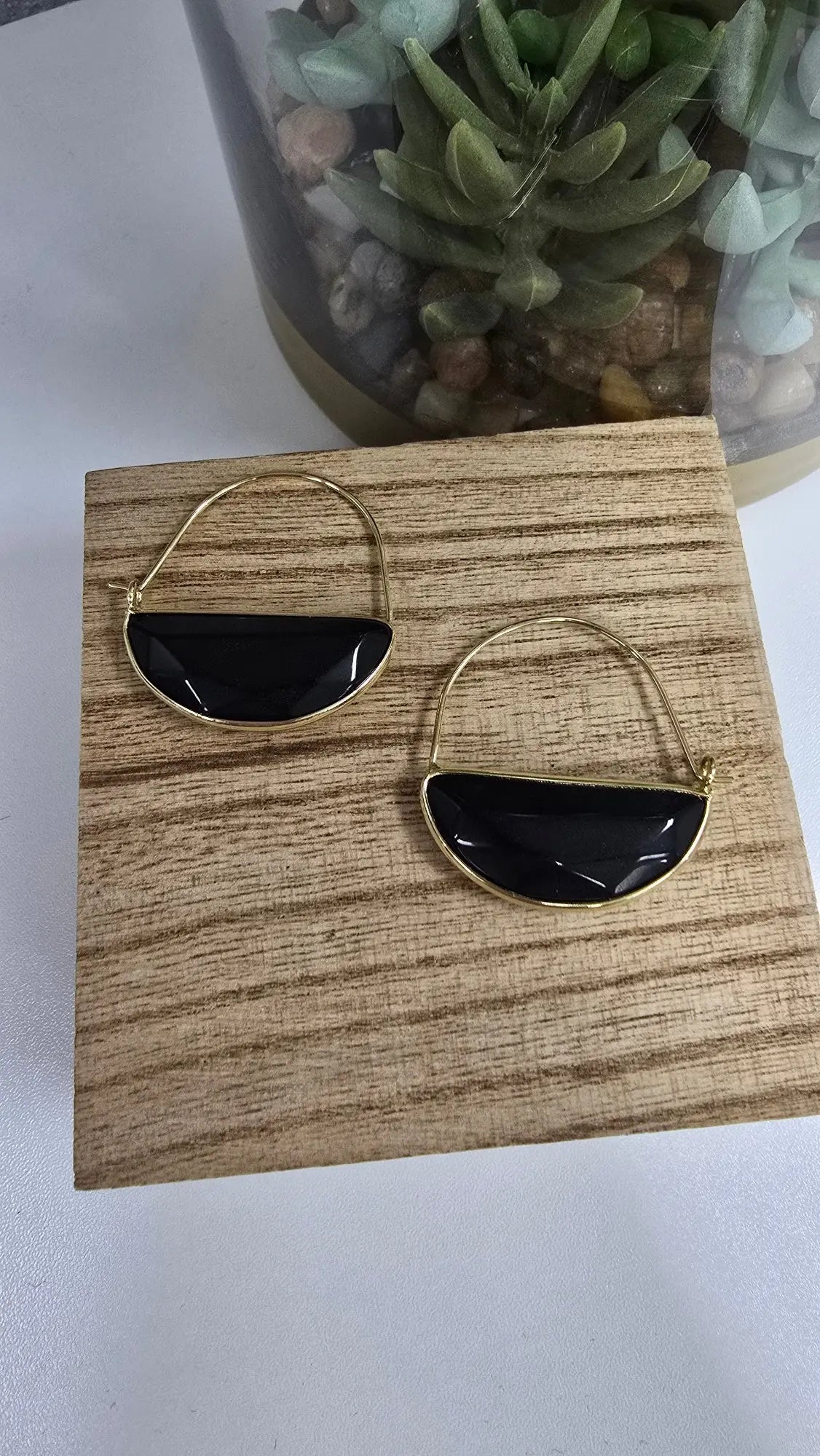 Stone Prism Hoop in Black Scout