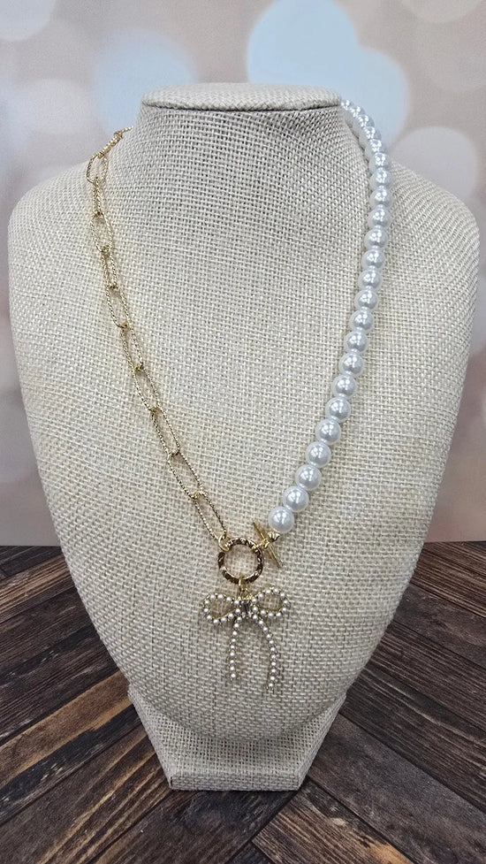 🎀 The Eloise Bow Necklace 🎀 What's Hot