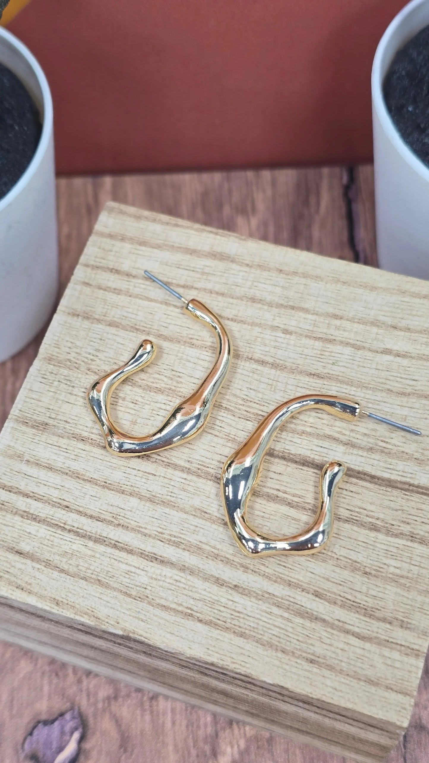 The Wavy Willow Hoops What's Hot
