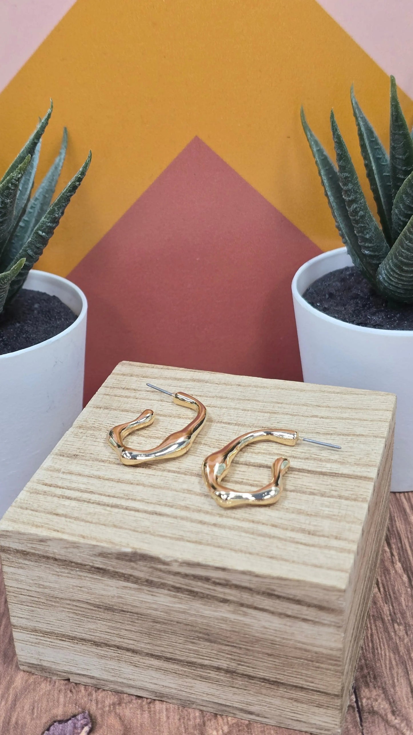 The Wavy Willow Hoops What's Hot