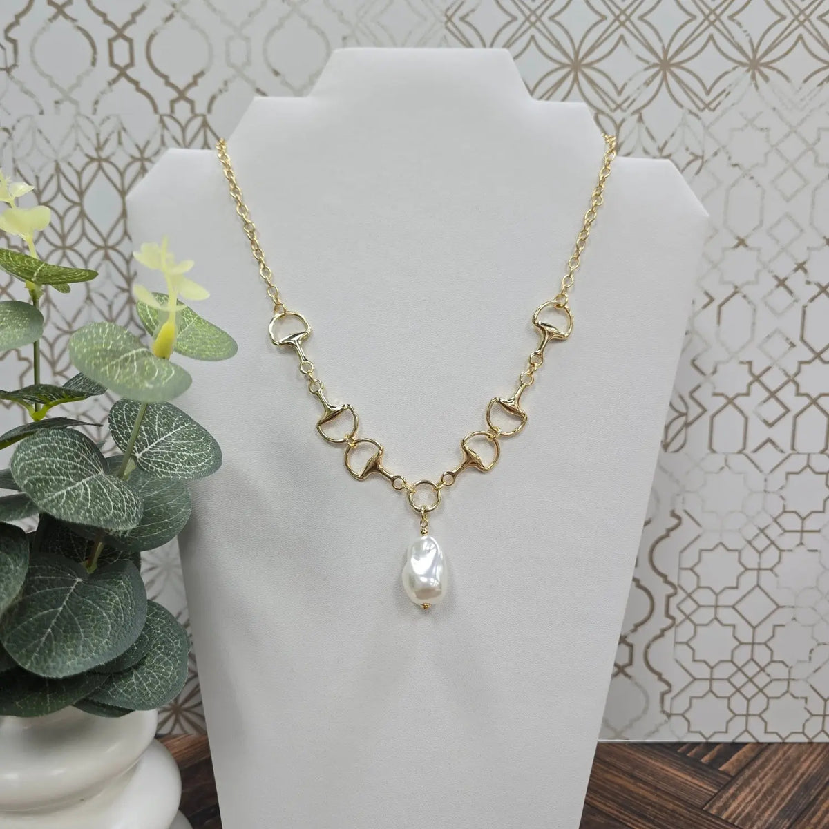 Winx Pearl and Horsebit Necklace Caroline Hill