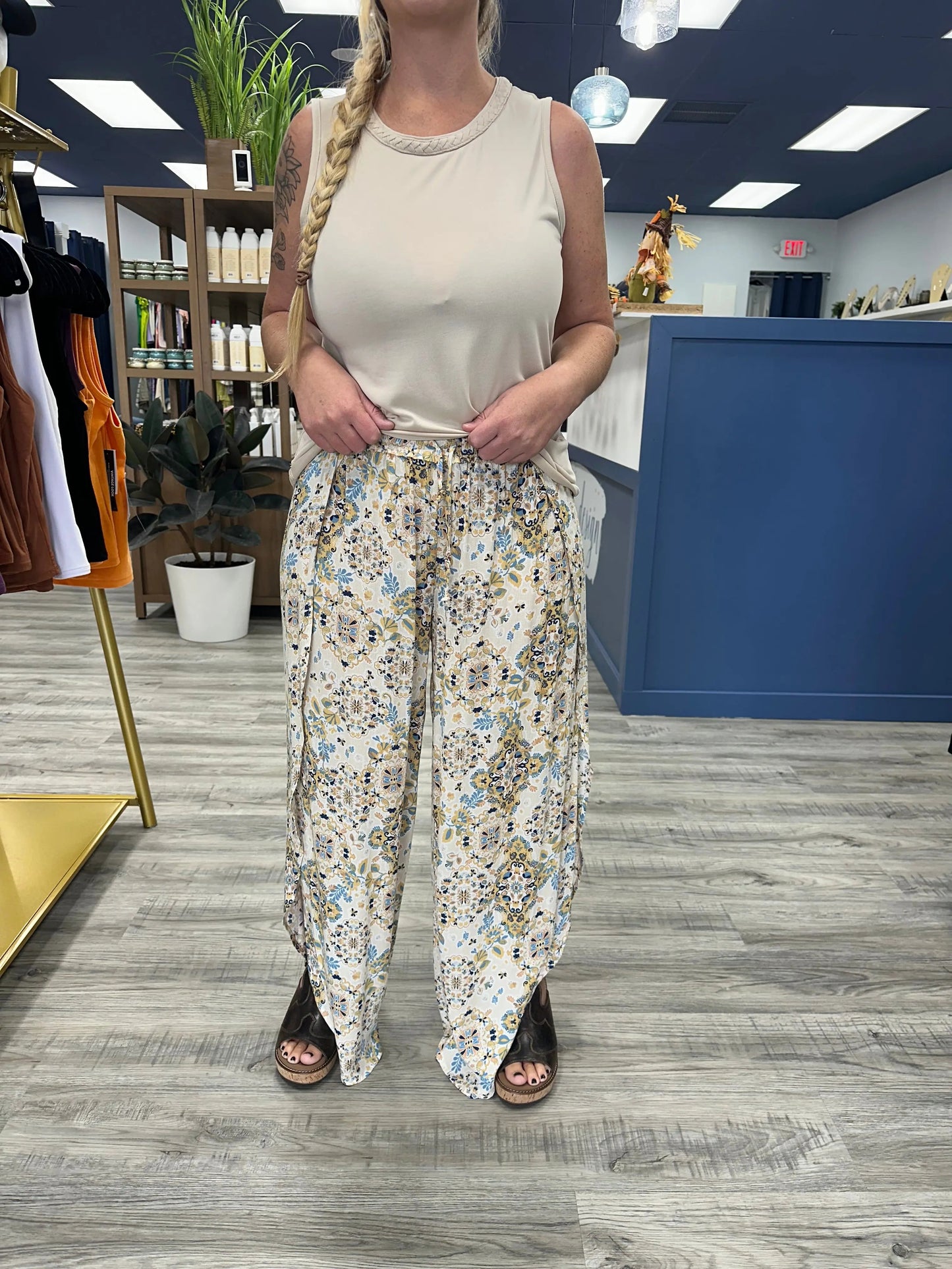 Tulip Hem Split Pants Hem & Thread